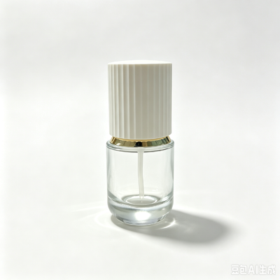 Pusta szklana butelka z pompką 30 ml i 50 ml Pojemnik na kosmetyki z serum i balsamem z prążkowanym białym wieczkiem i złotą pompką do pielęgnacji skóry