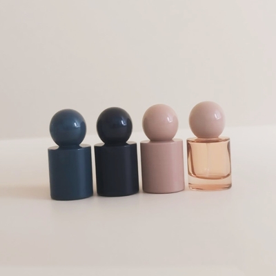 Niestandardowe butelki z 30 ml i 50 ml szklanych butelek z perfumami, mgły lub pompy serumowej, butelki ze szklanymi okrągłymi kulkami