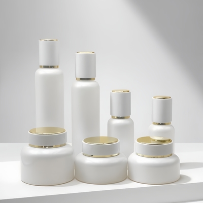 Cena fabryczna 50ml 100ml 120ml Szklane opakowanie do balsamu Pusta biała butelka szklana z pompką do balsamu Zestaw do pielęgnacji skóry i ciała