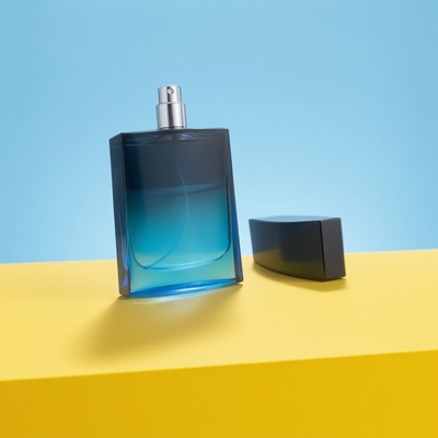 Niestandardowa, kwadratowa szklana luksusowa i elegancka pusta butelka perfum o pojemności 100 ml z rozpylaczem i gradientowym czarno-niebieskim kolorem, szyjka 15 mm