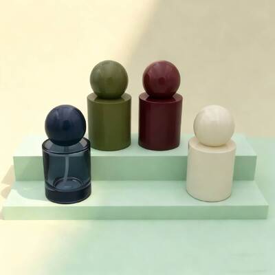 Niestandardowe butelki z 30 ml i 50 ml szklanych butelek z perfumami, mgły lub pompy serumowej, butelki ze szklanymi okrągłymi kulkami