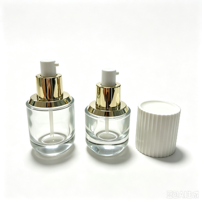 Pusta szklana butelka z pompką 30 ml i 50 ml Pojemnik na kosmetyki z serum i balsamem z prążkowanym białym wieczkiem i złotą pompką do pielęgnacji skóry