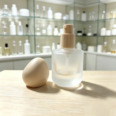 30ml Luxury Foundation Glass Bottle Thick Round Bottom Flat Shoulder Special Shape Cap Liquid Foundation Glass Container